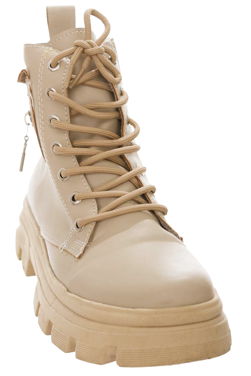 Zapatos color Beige - Closeando