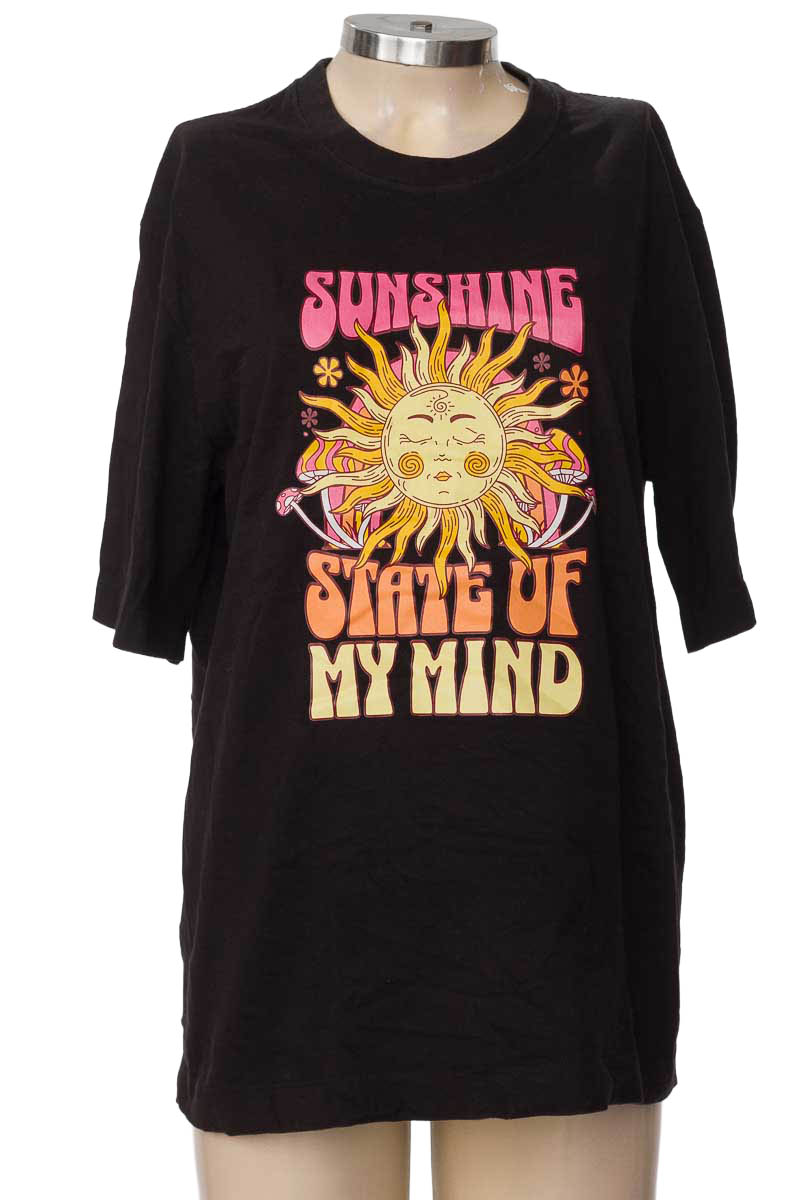 Top / Camiseta color Negro - El cuarto