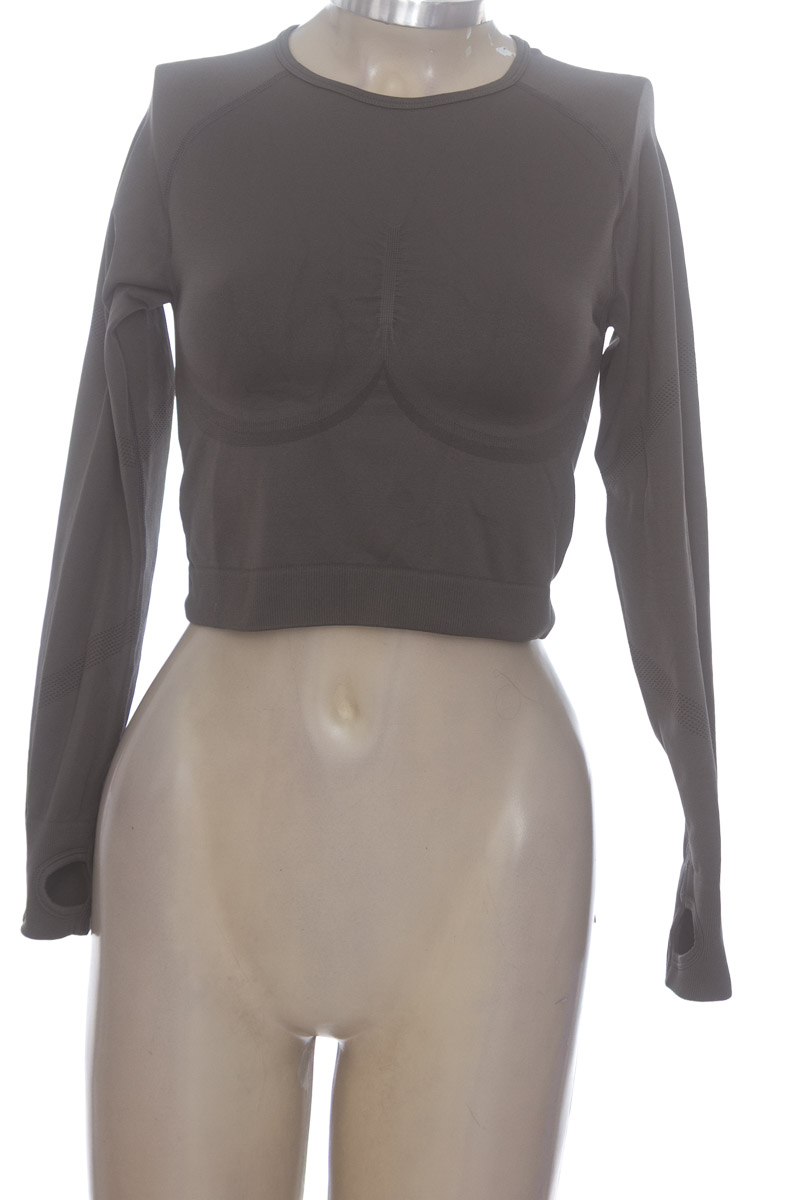 Ropa Deportiva / Salida de Baño color Gris - Closeando