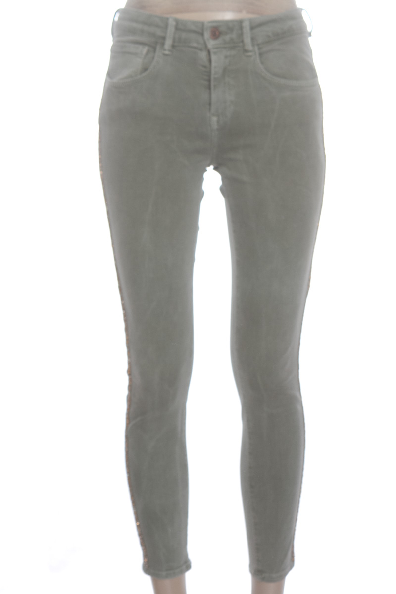 Pantalones color Verde - Zara