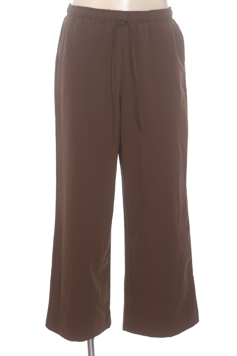 Pantalones color Café - Stradivarius