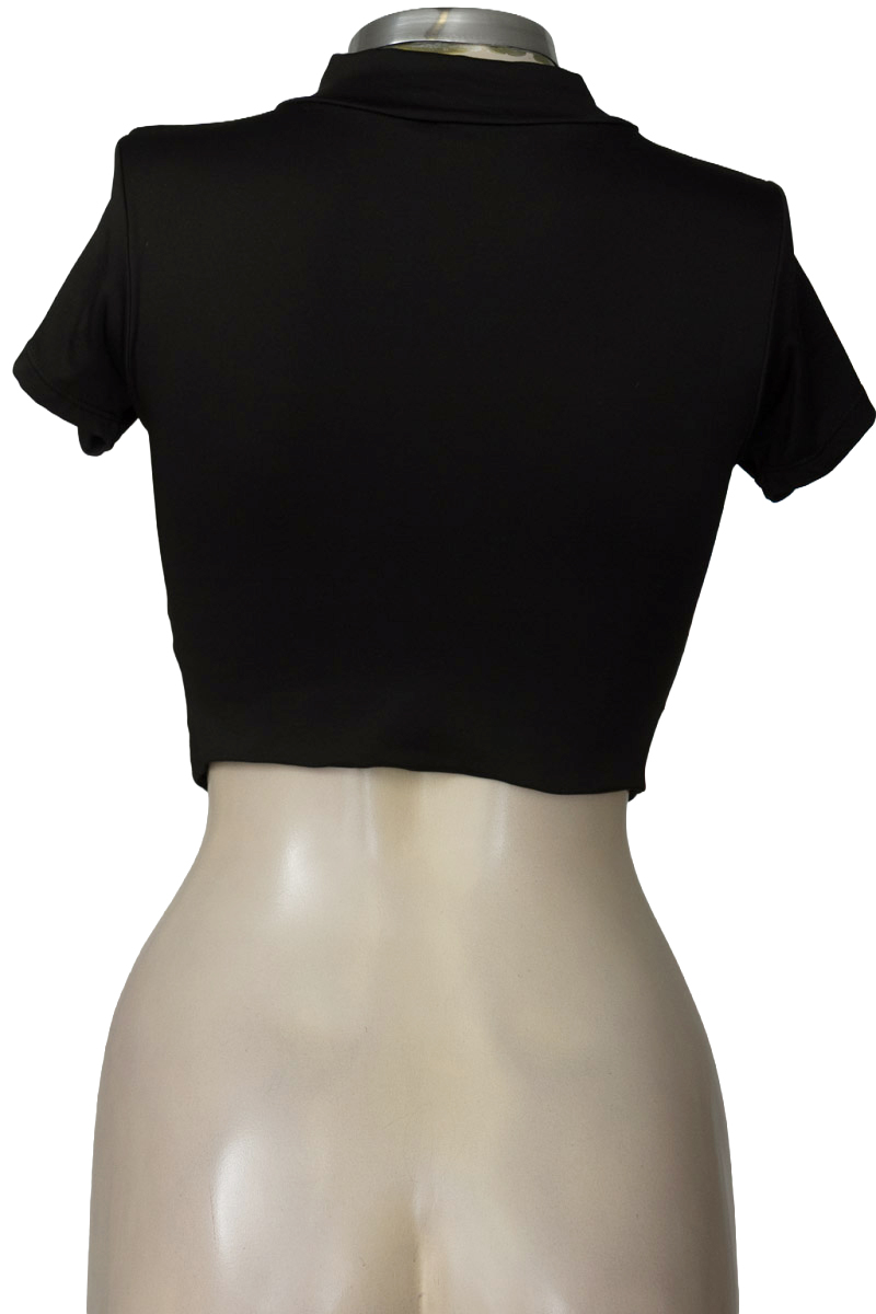 Top / Camiseta color Negro - Closeando