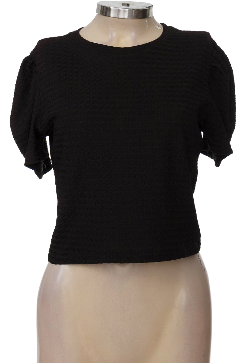 Top / Camiseta color Negro - Believe