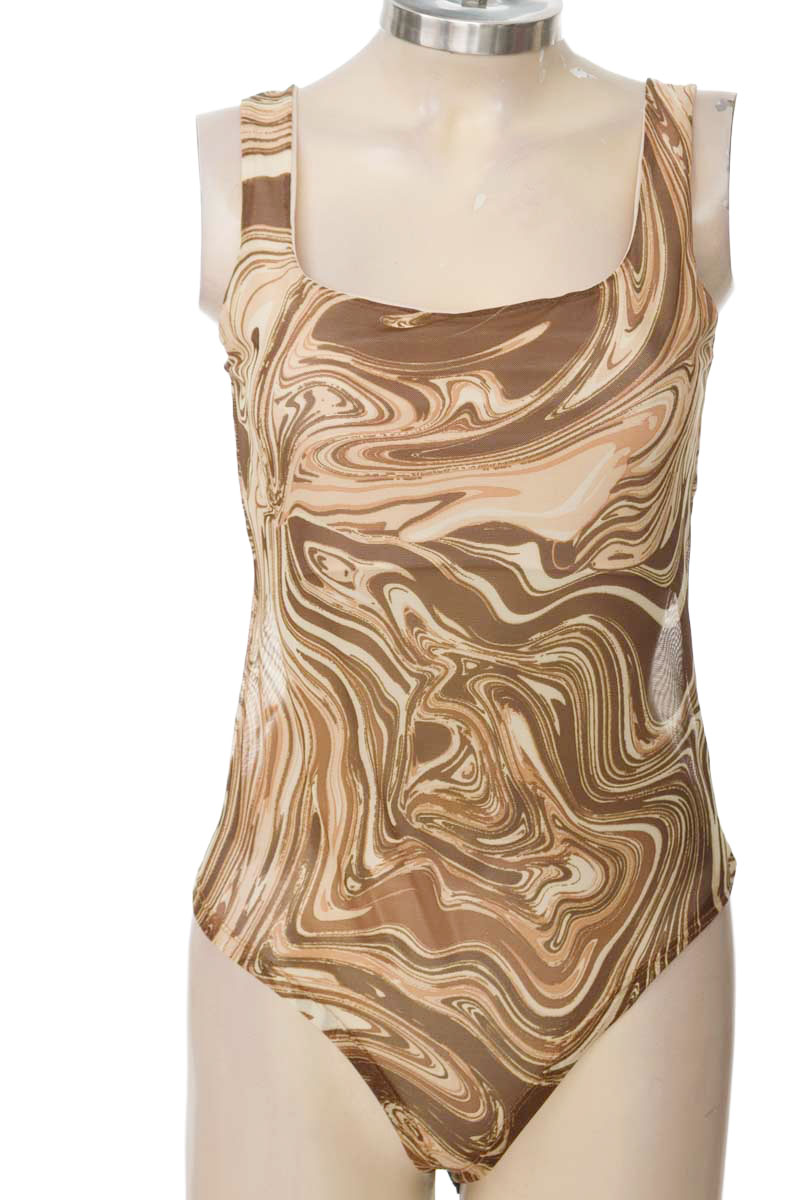 Top / Camiseta color Café - Closeando