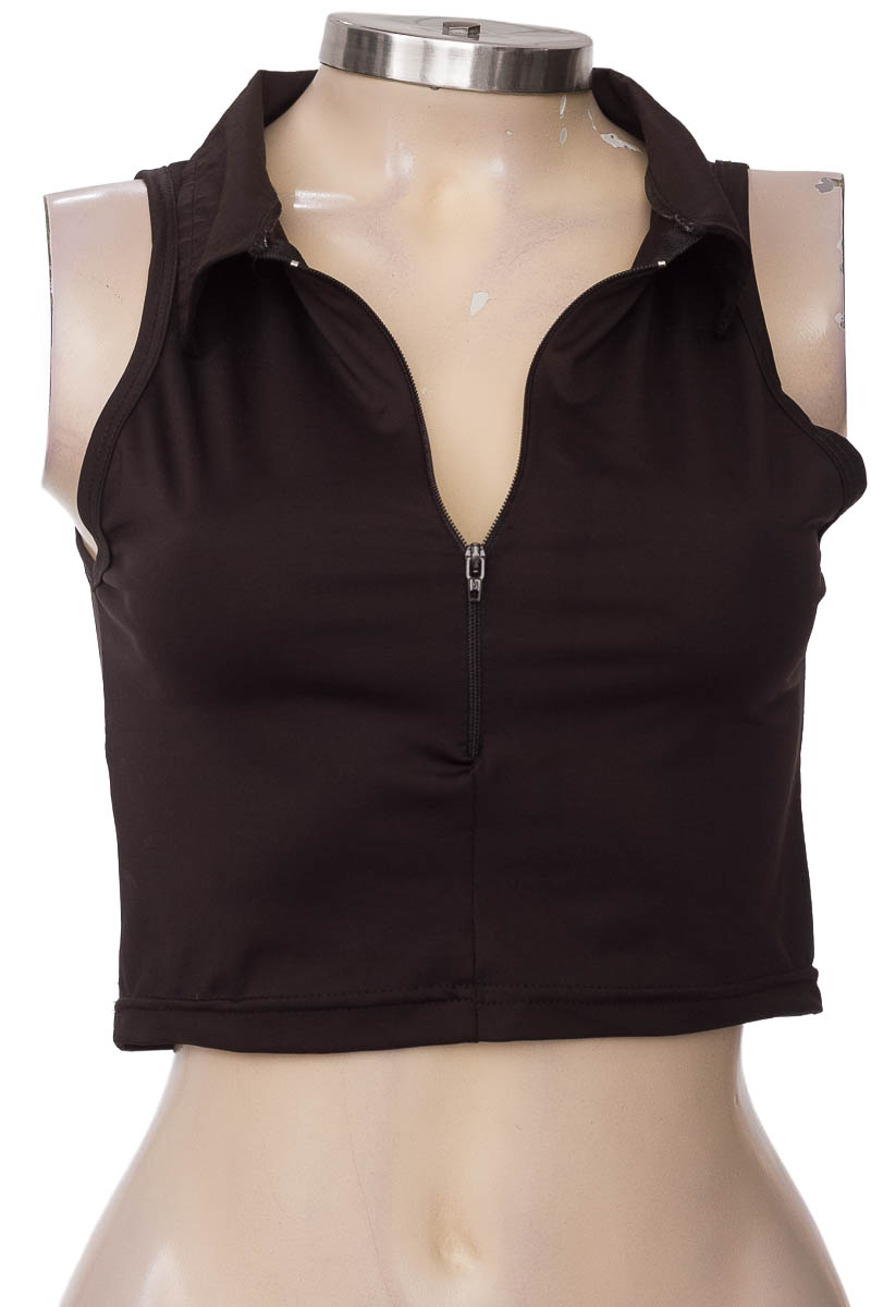 Top / Camiseta color Negro - Closeando