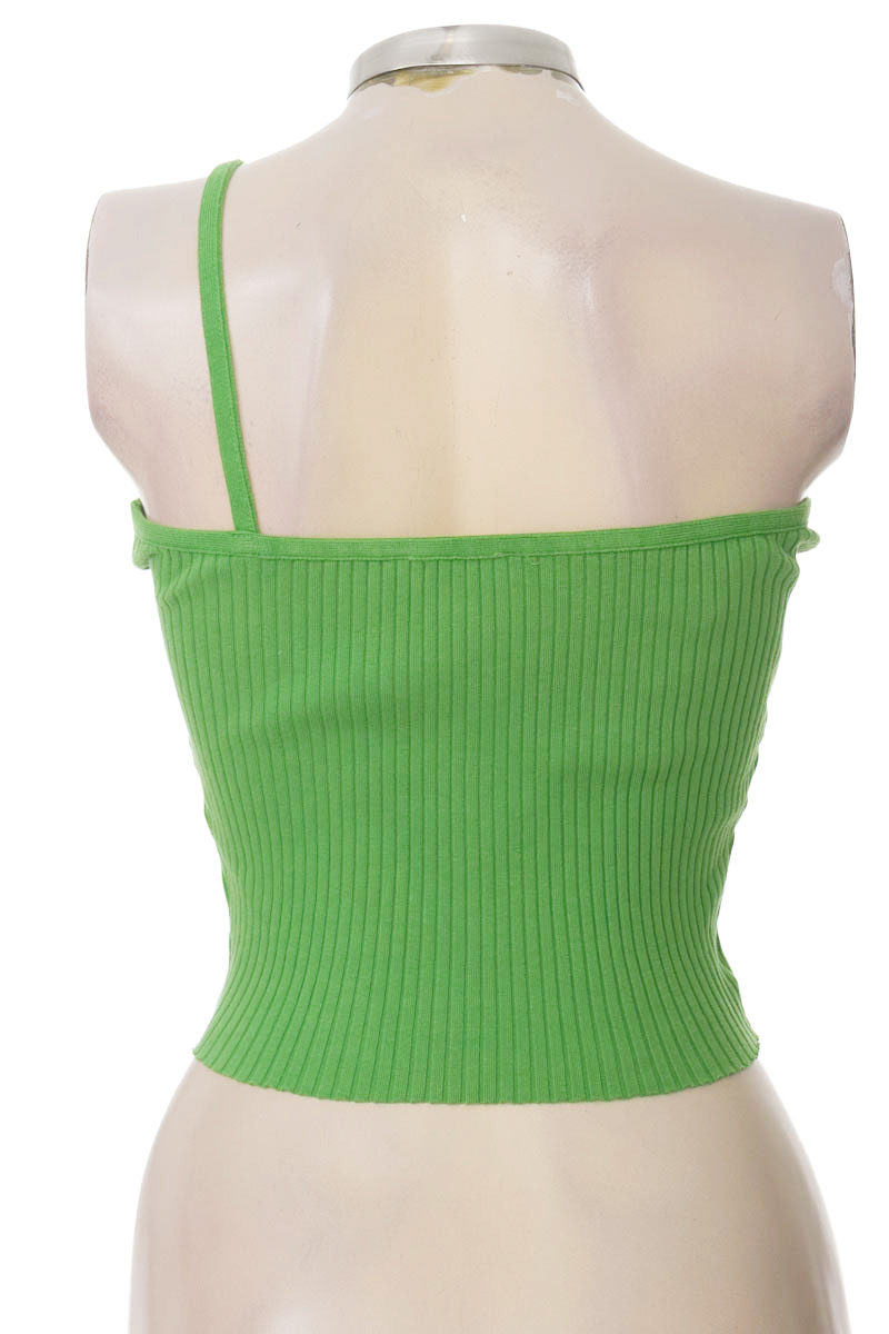 Top / Camiseta color Verde - Zara