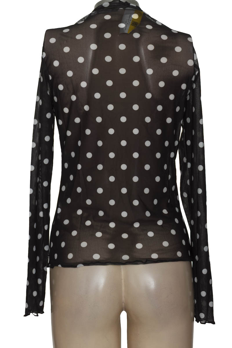 Top / Camiseta color Negro - Closeando