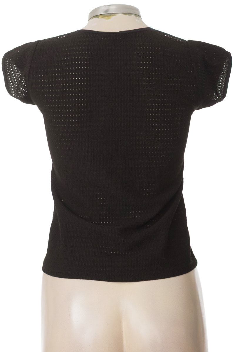 Top / Camiseta color Negro - Closeando