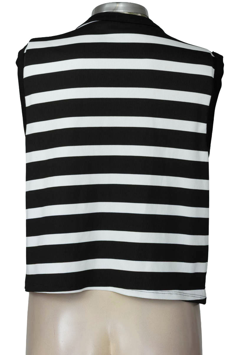 Top / Camiseta color Negro - Closeando