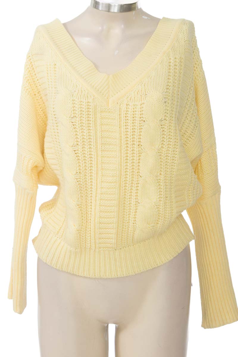 Sweater color Amarillo - Closeando