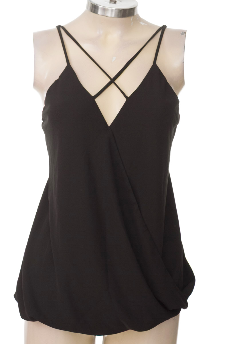 Top / Camiseta color Negro - Style biz