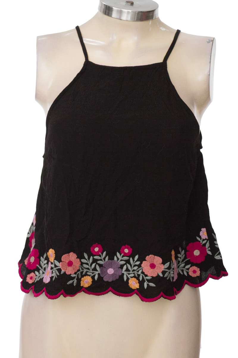 Top / Camiseta color Negro - Forever 21