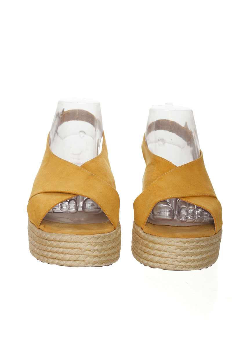 Zapatos color Amarillo - Closeando