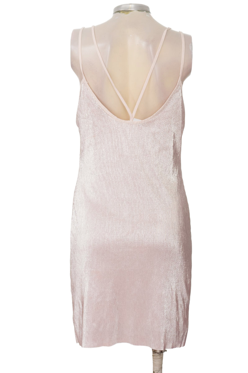 Vestido / Enterizo color Rosado - Closeando