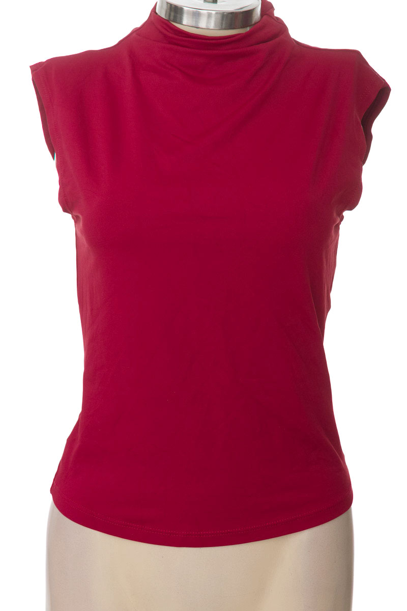 Top / Camiseta color Vinotinto - Studio F