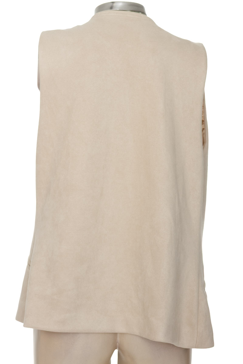 Chaqueta / Abrigo color Beige - Diseño y Moda
