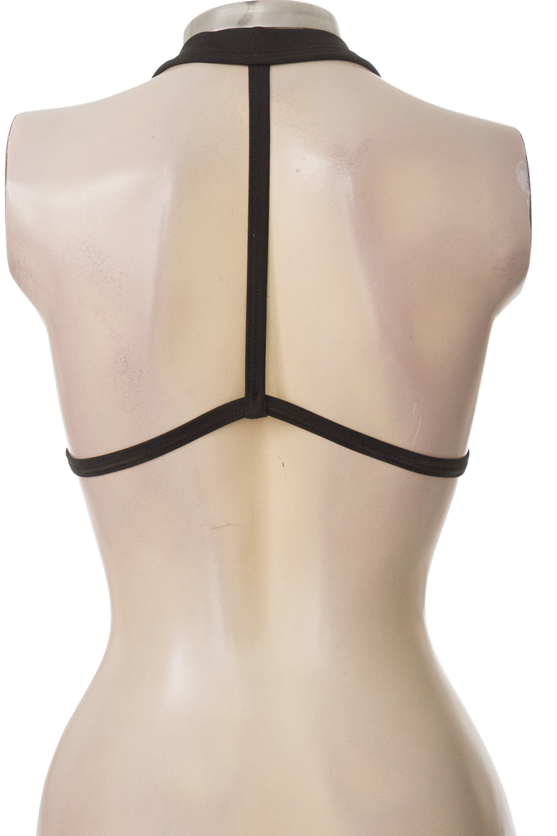 Top / Camiseta color Negro - Closeando