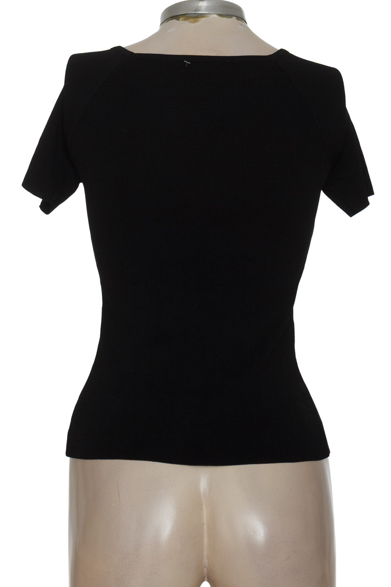 Top / Camiseta color Negro - Closeando