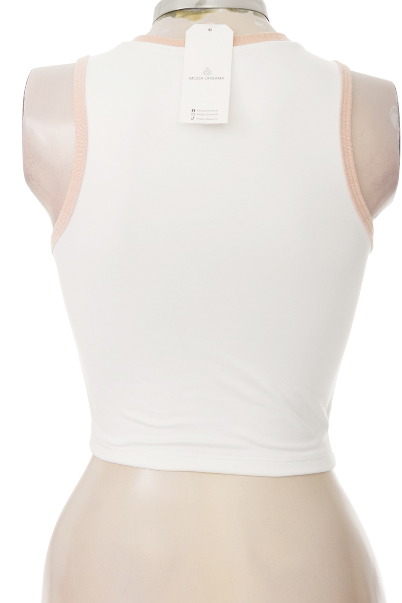 Top / Camiseta color Blanco - Moda & estilo