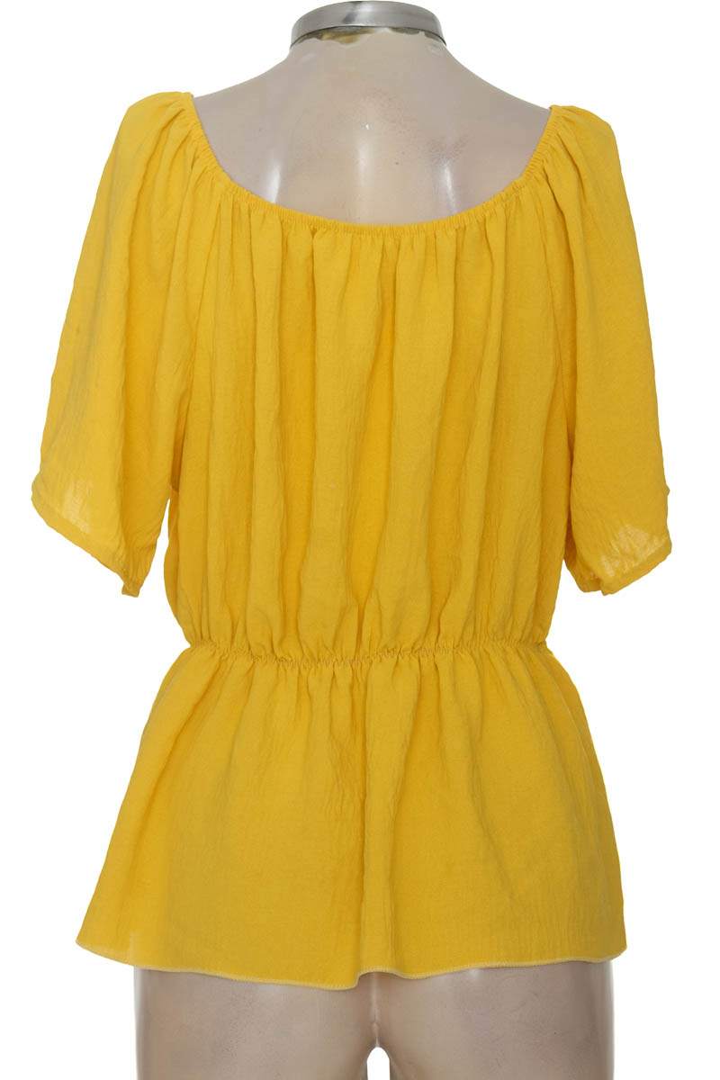 Top / Camiseta color Amarillo - Closeando