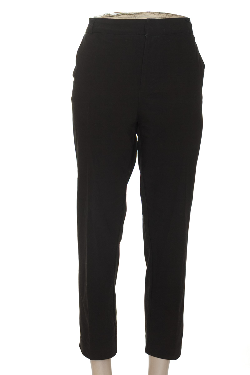 Pantalones color Negro - Stradivarius