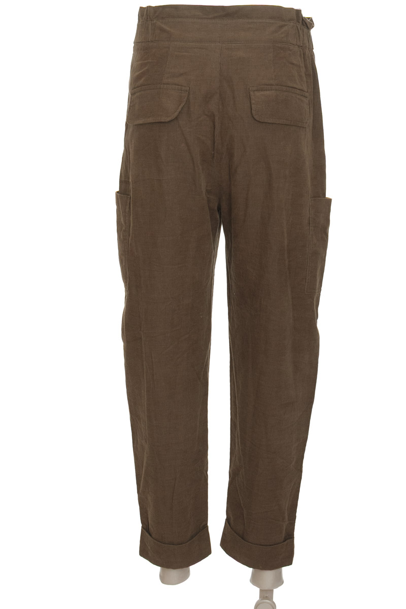 Pantalones color Verde - Zara