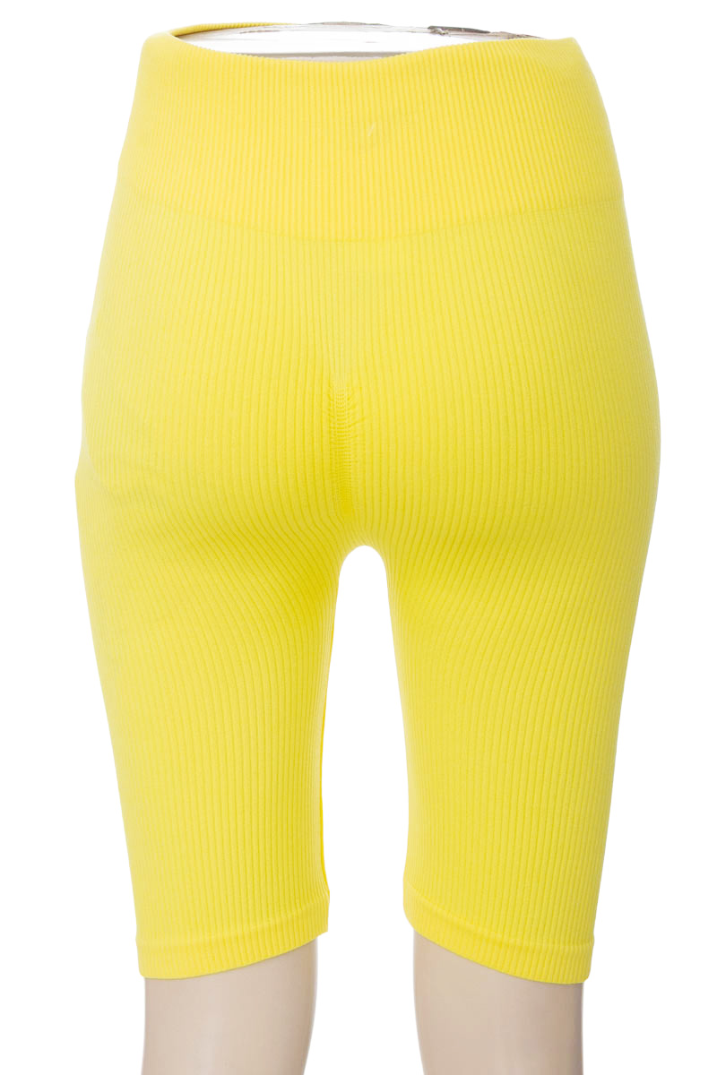 Ropa Deportiva / Salida de Baño color Amarillo - Closeando