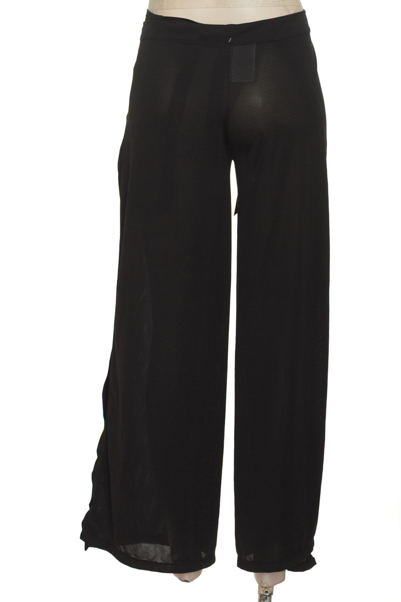 Ropa Deportiva / Salida de Baño color Negro - Closeando
