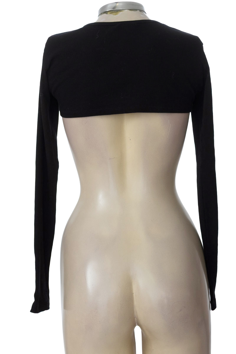 Top / Camiseta color Negro - Closeando