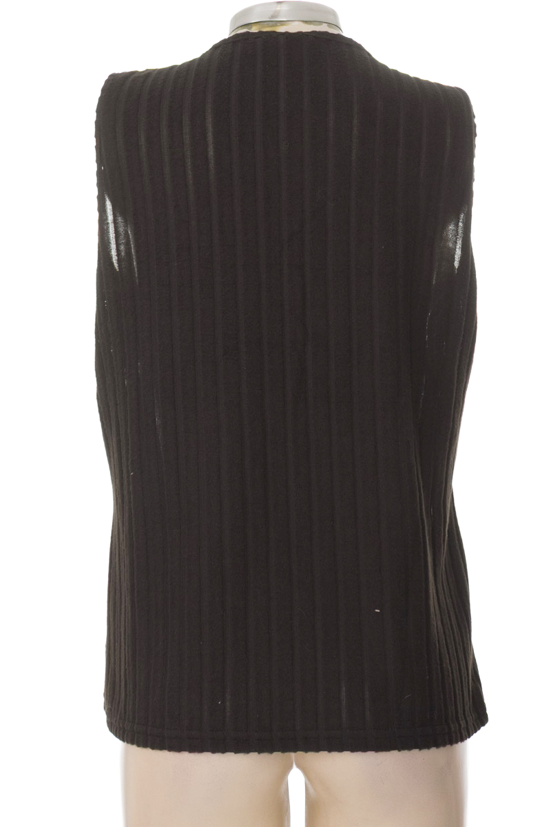 Sweater color Negro - Closeando