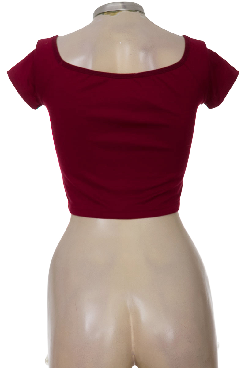 Top / Camiseta color Vinotinto - Closeando