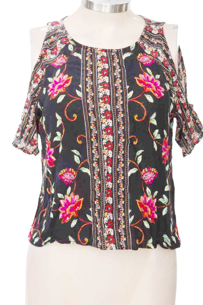 Top / Camiseta color Negro - Forever 21