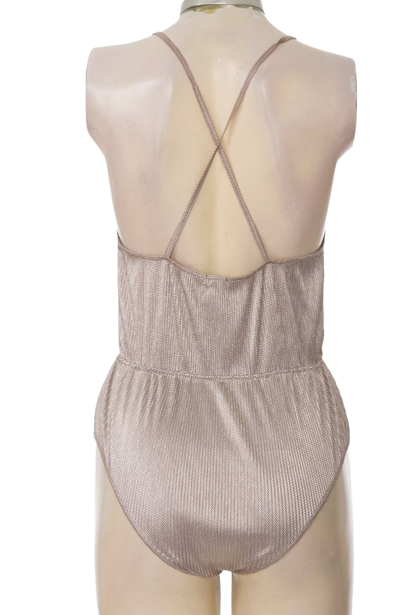 Top / Camiseta color Plateado - Undiz