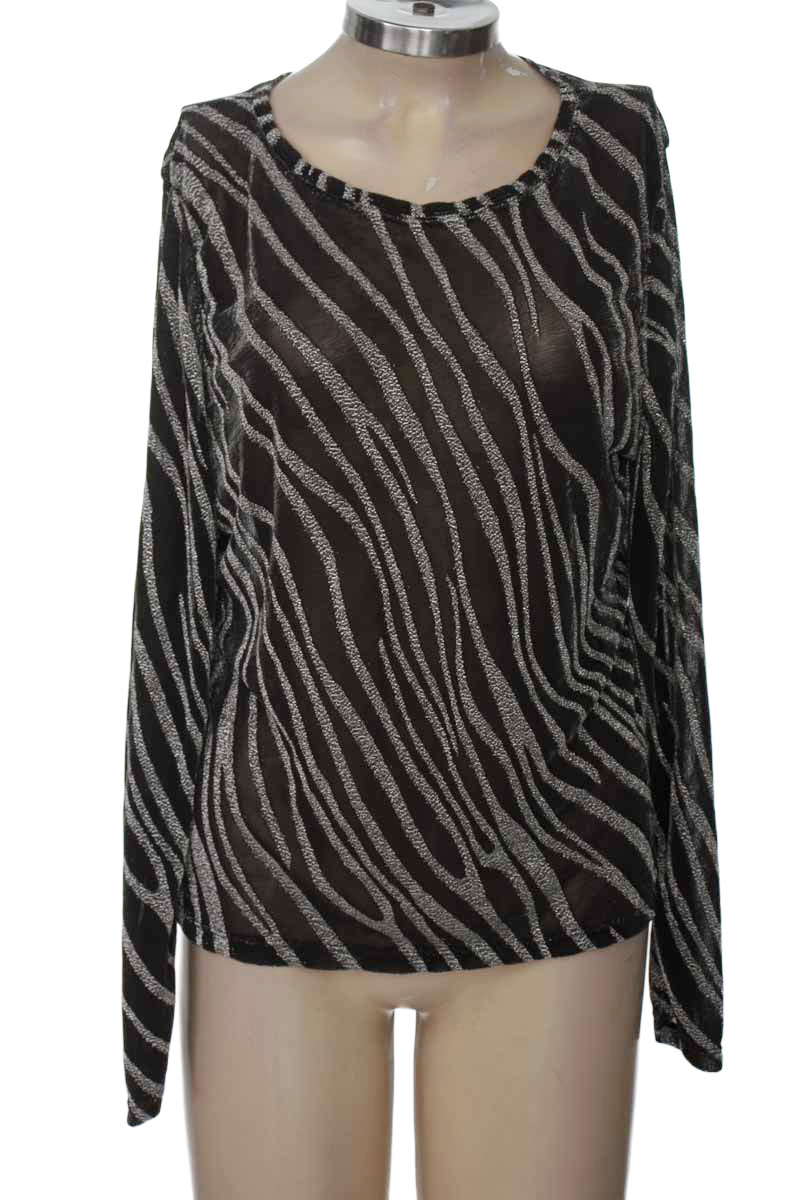 Top / Camiseta color Negro - Closeando