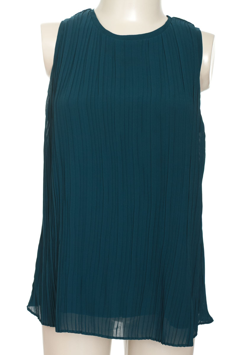 Top / Camiseta color Verde - NAF NAF
