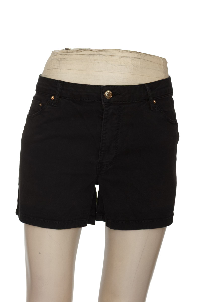 Short color Negro - Stradivarius