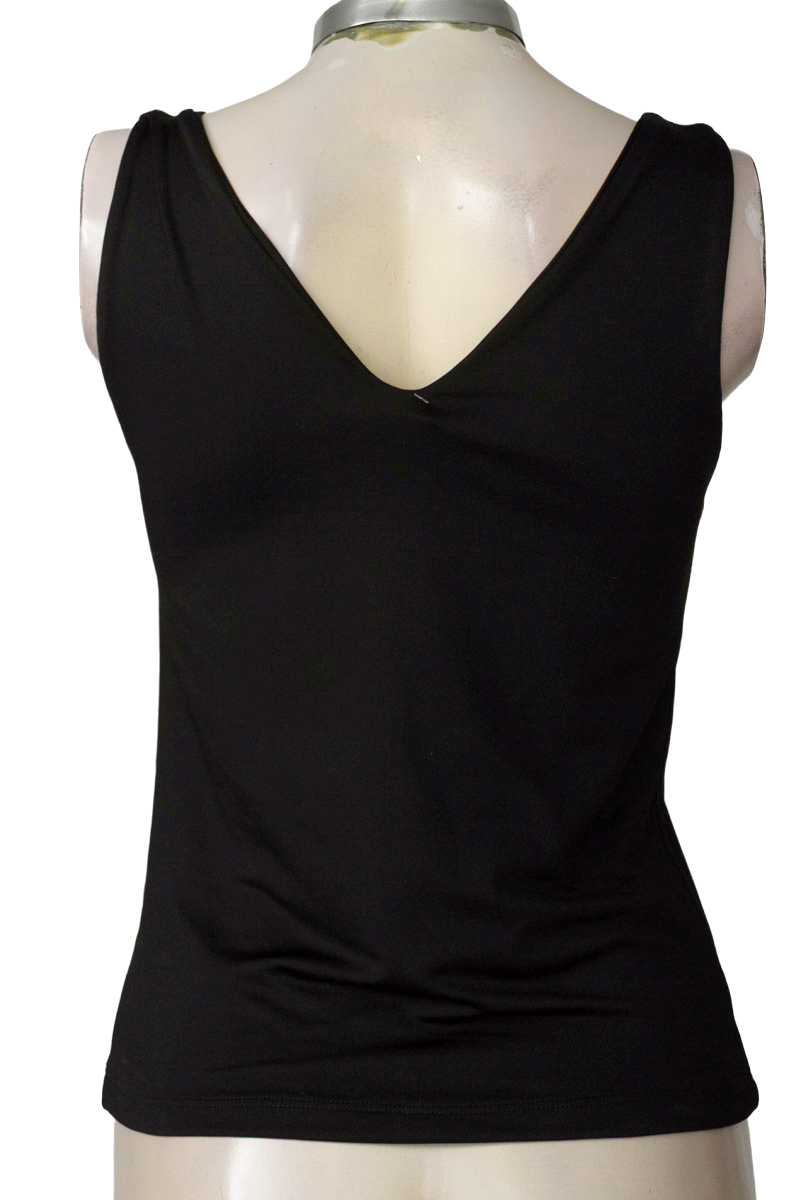 Top / Camiseta color Negro - Closeando