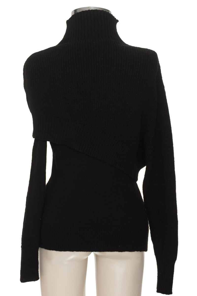 Sweater color Negro - Closeando