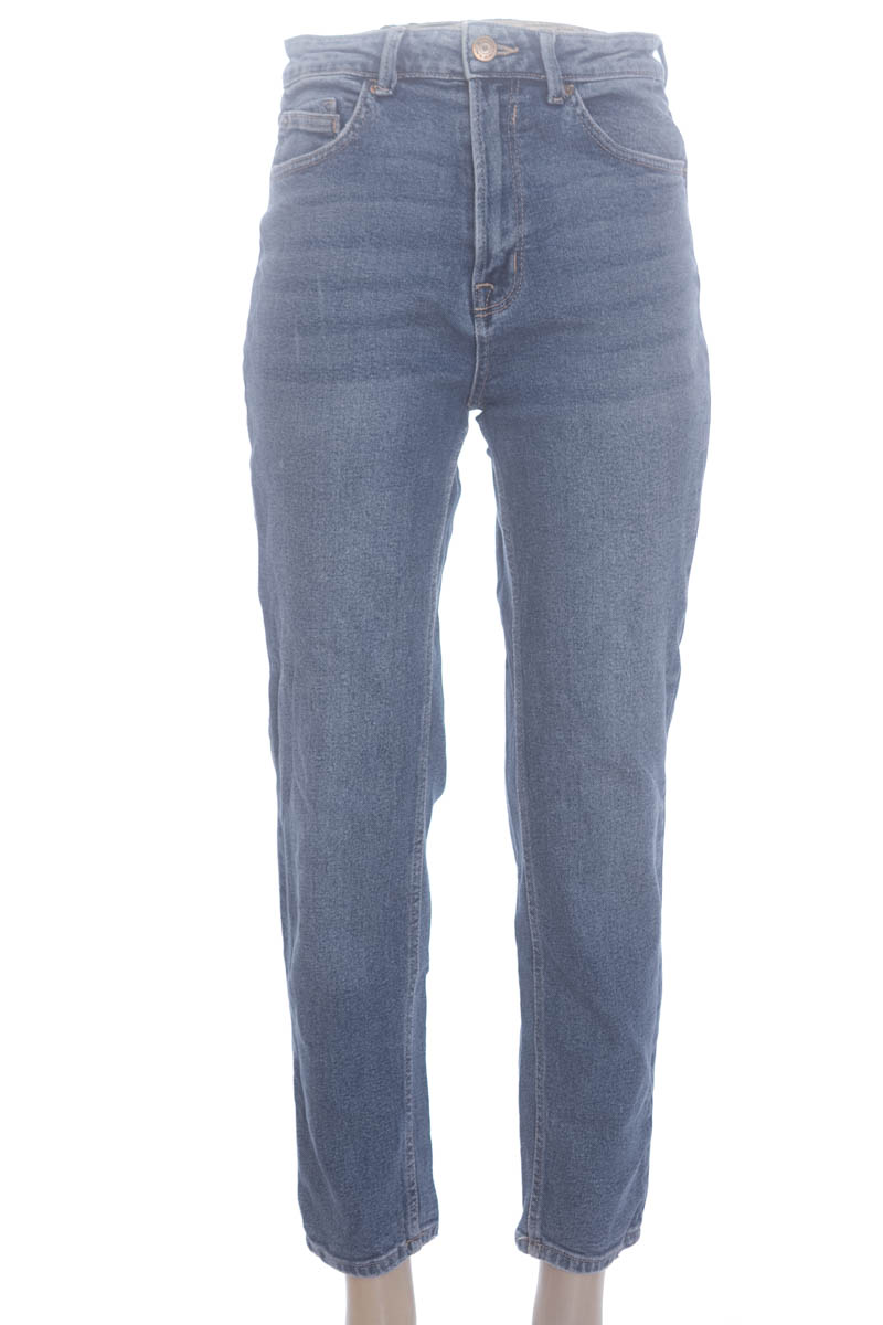 Pantalones color Azul - Stradivarius