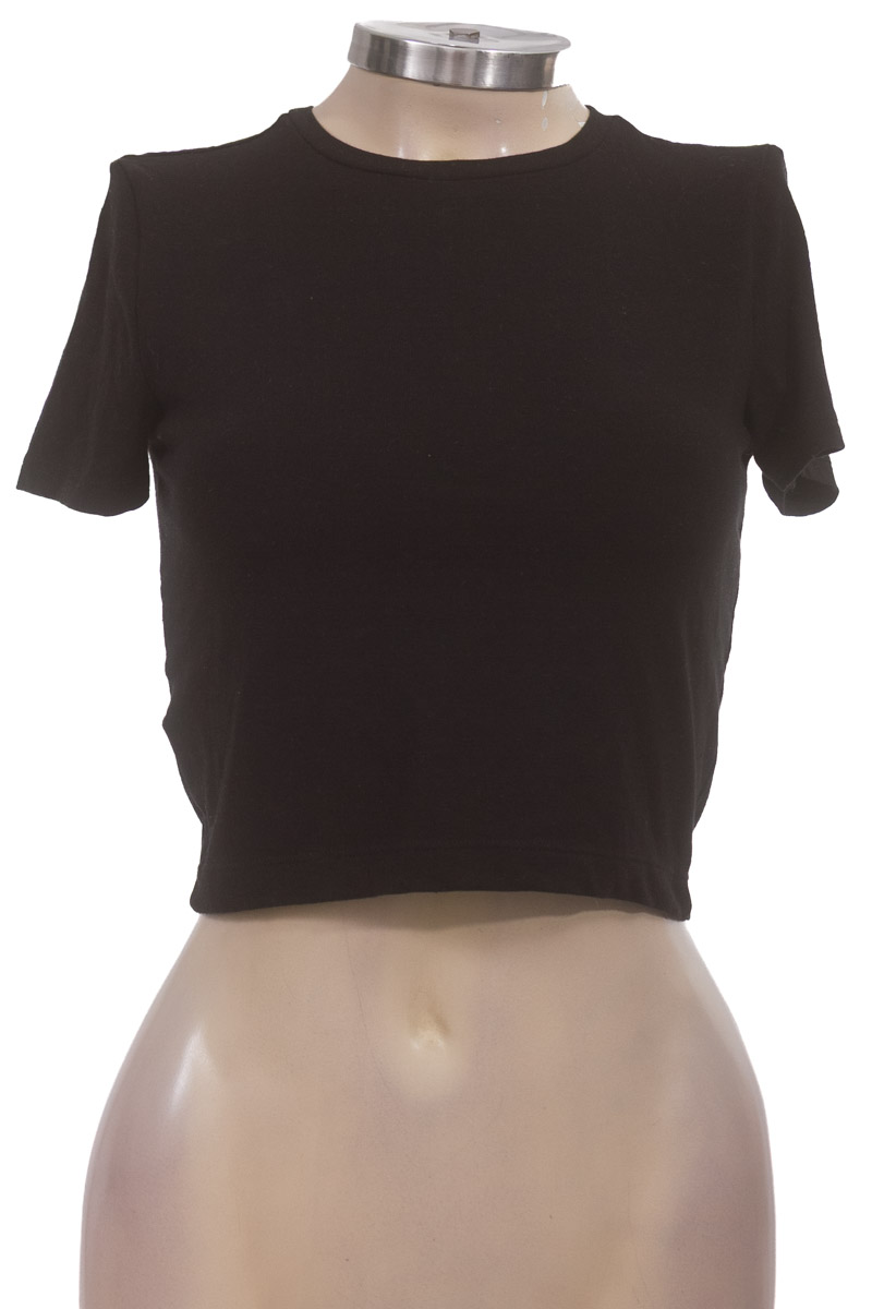 Top / Camiseta color Negro - Closeando