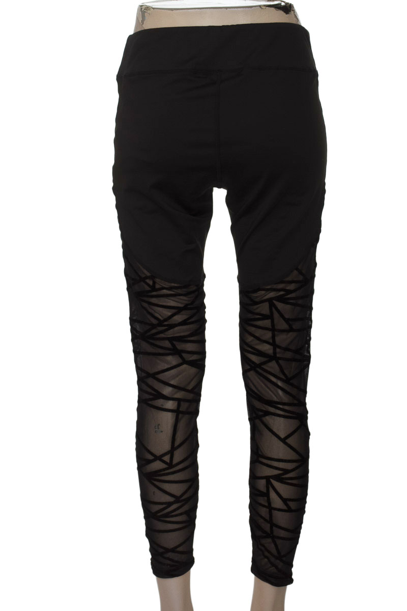 Ropa Deportiva / Salida de Baño color Negro - Closeando