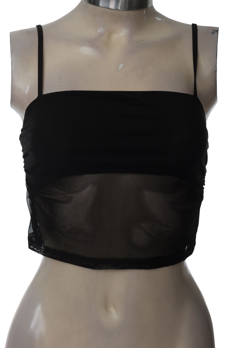 Top / Camiseta color Negro - Closeando