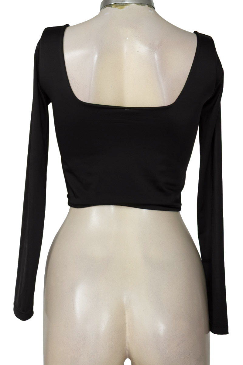 Top / Camiseta color Negro - Closeando