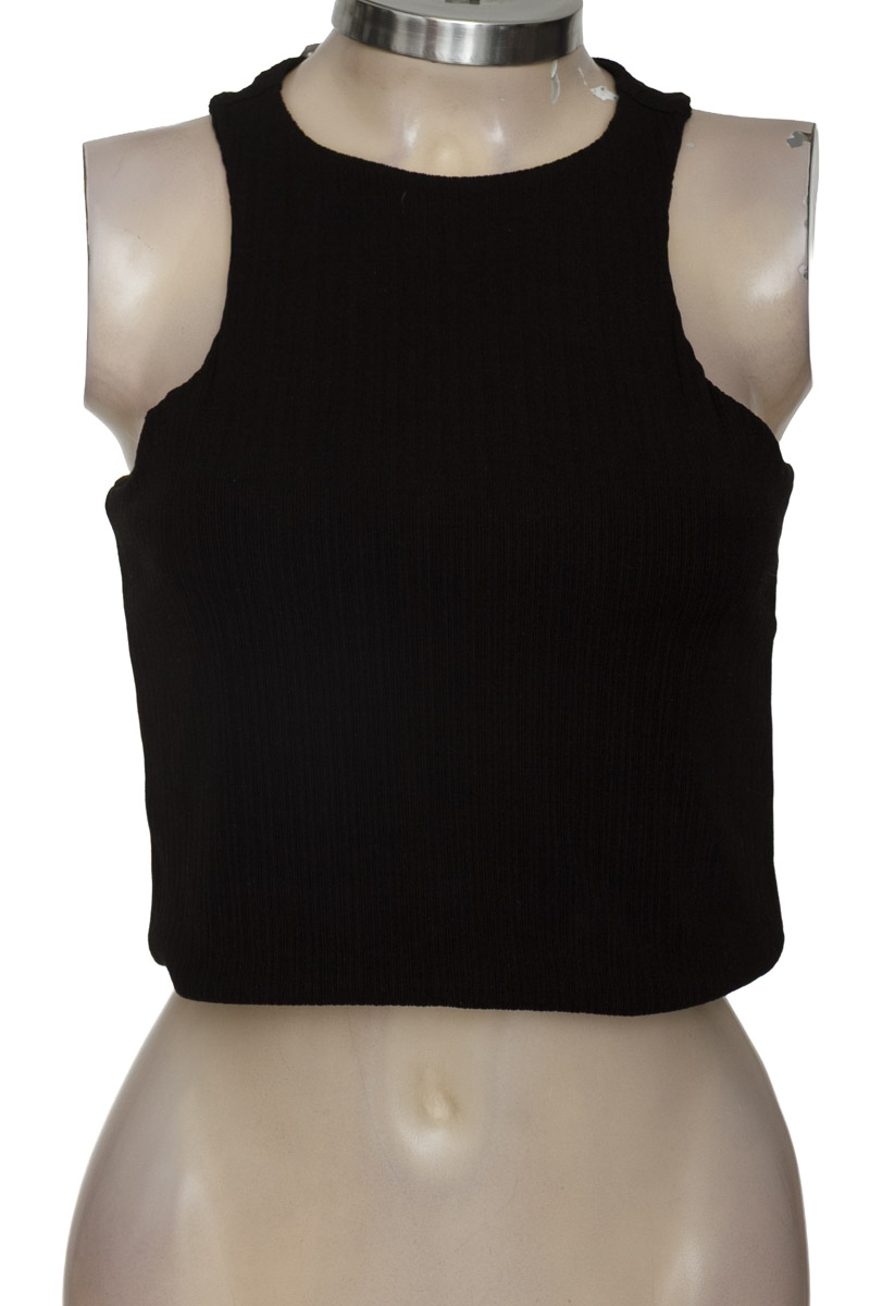 Top / Camiseta color Negro - Closeando