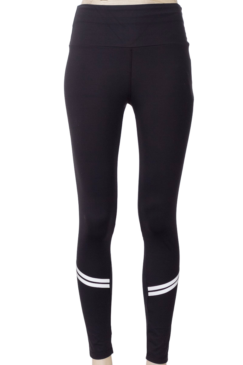 Ropa Deportiva / Salida de Baño color Negro - St.Woman