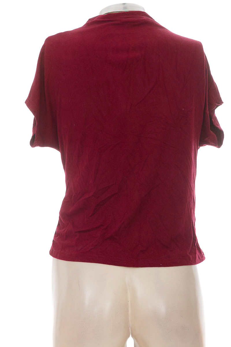Top / Camiseta color Vinotinto - Closeando