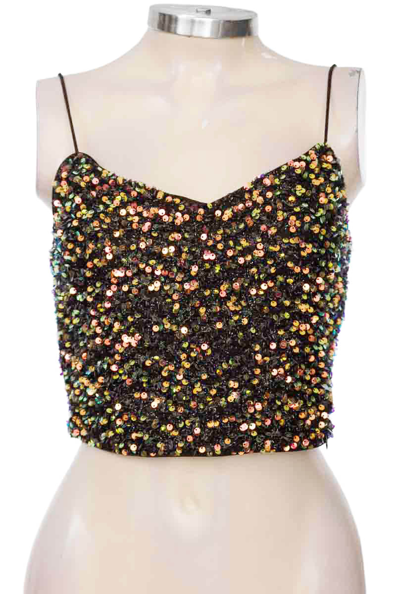 Top / Camiseta color Negro - Closeando