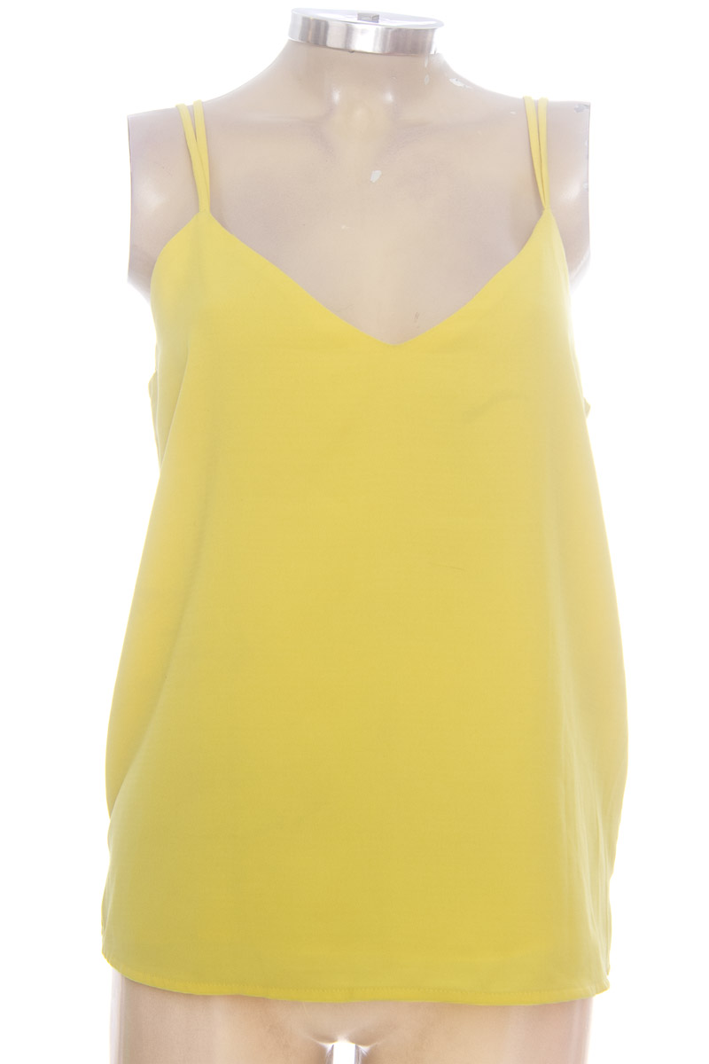 Top / Camiseta color Amarillo - Stradivarius