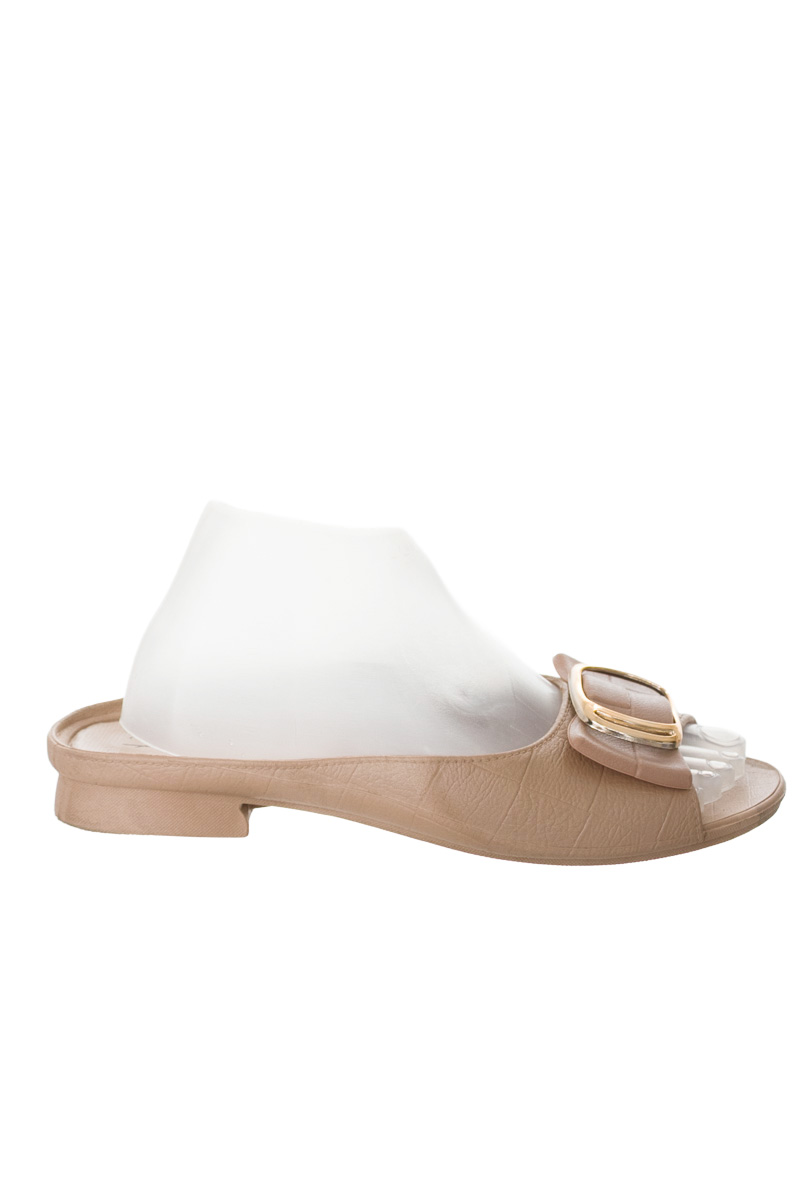 Zapatos color Beige - Closeando