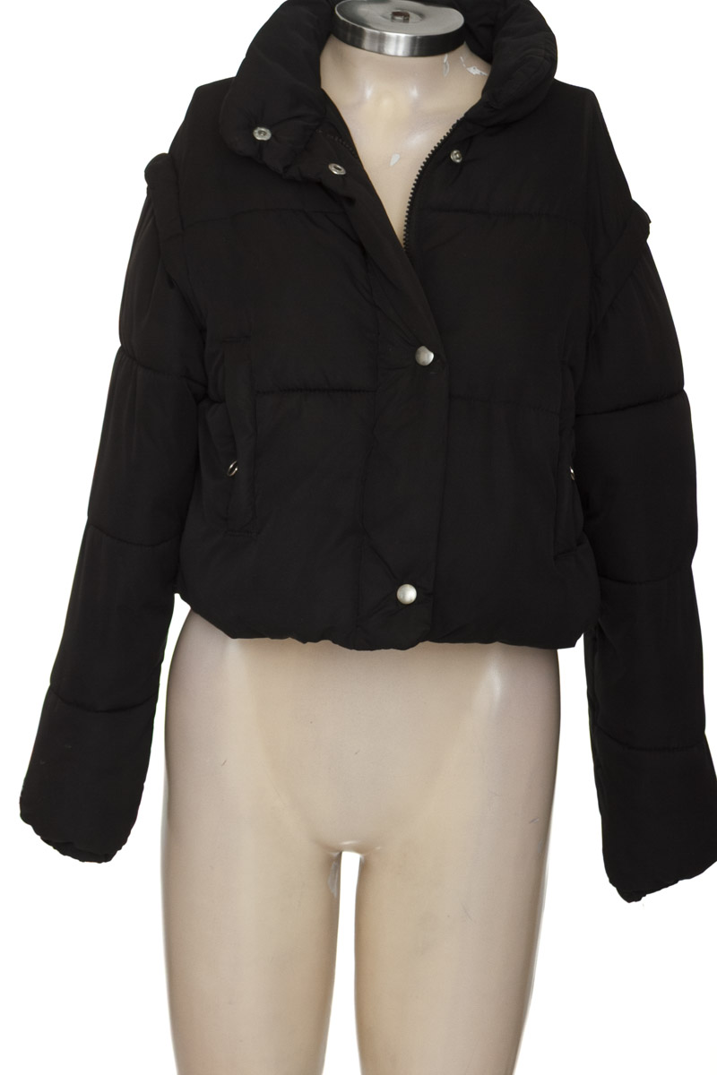Chaqueta / Abrigo color Negro - Bershka